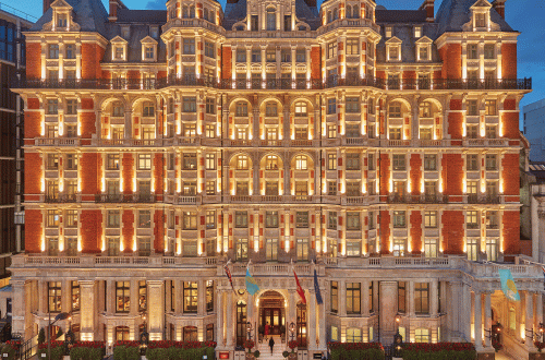 mandarin-oriental-hyde-park-london-at-night-square.gif